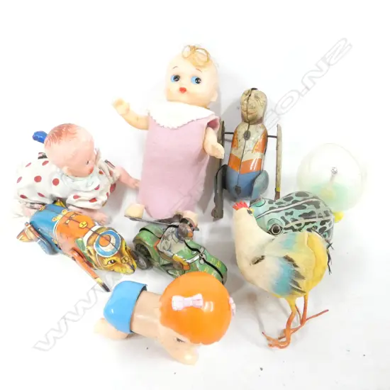 MIXED BOX OLD TOYS INCL TIN PLATE WIND UP FROG & DOLLS; OLD ART DECO SNOW GLOBE (SOME LIQUID MISSING)
